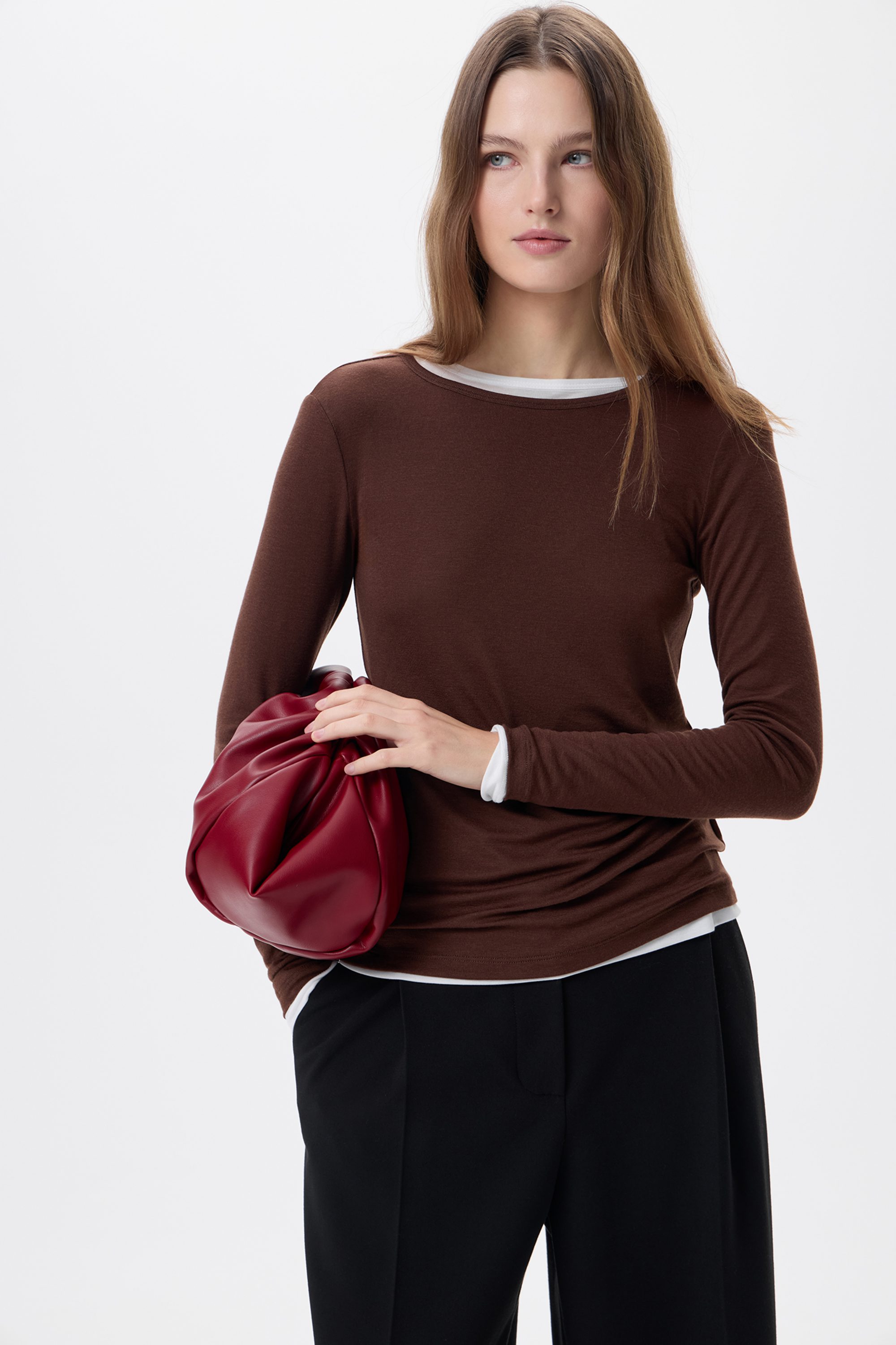 Лонгслив шоколадный из тонкого трикотажа с добавлением шерсти