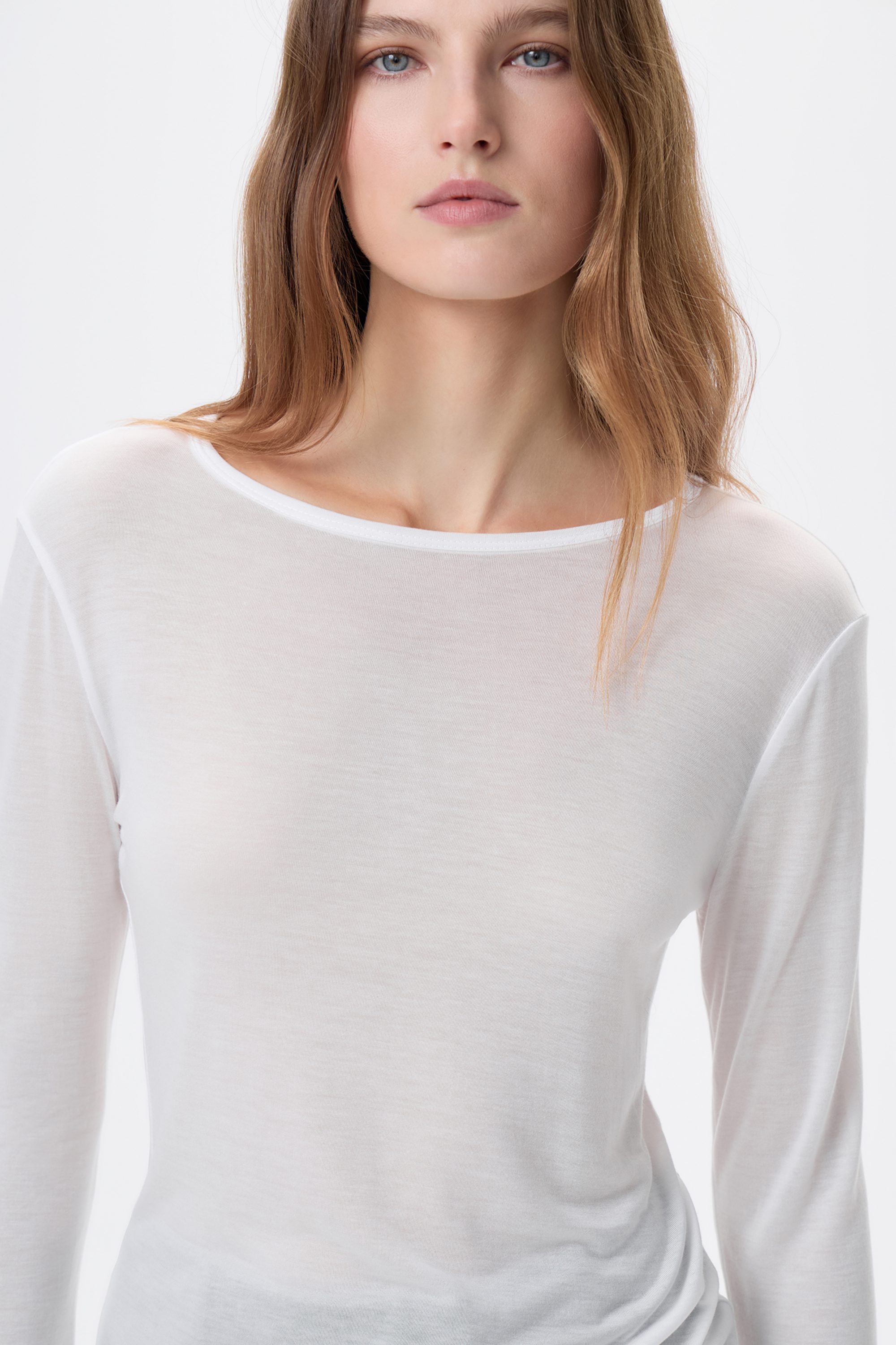 Лонгслив белый из тонкого трикотажа