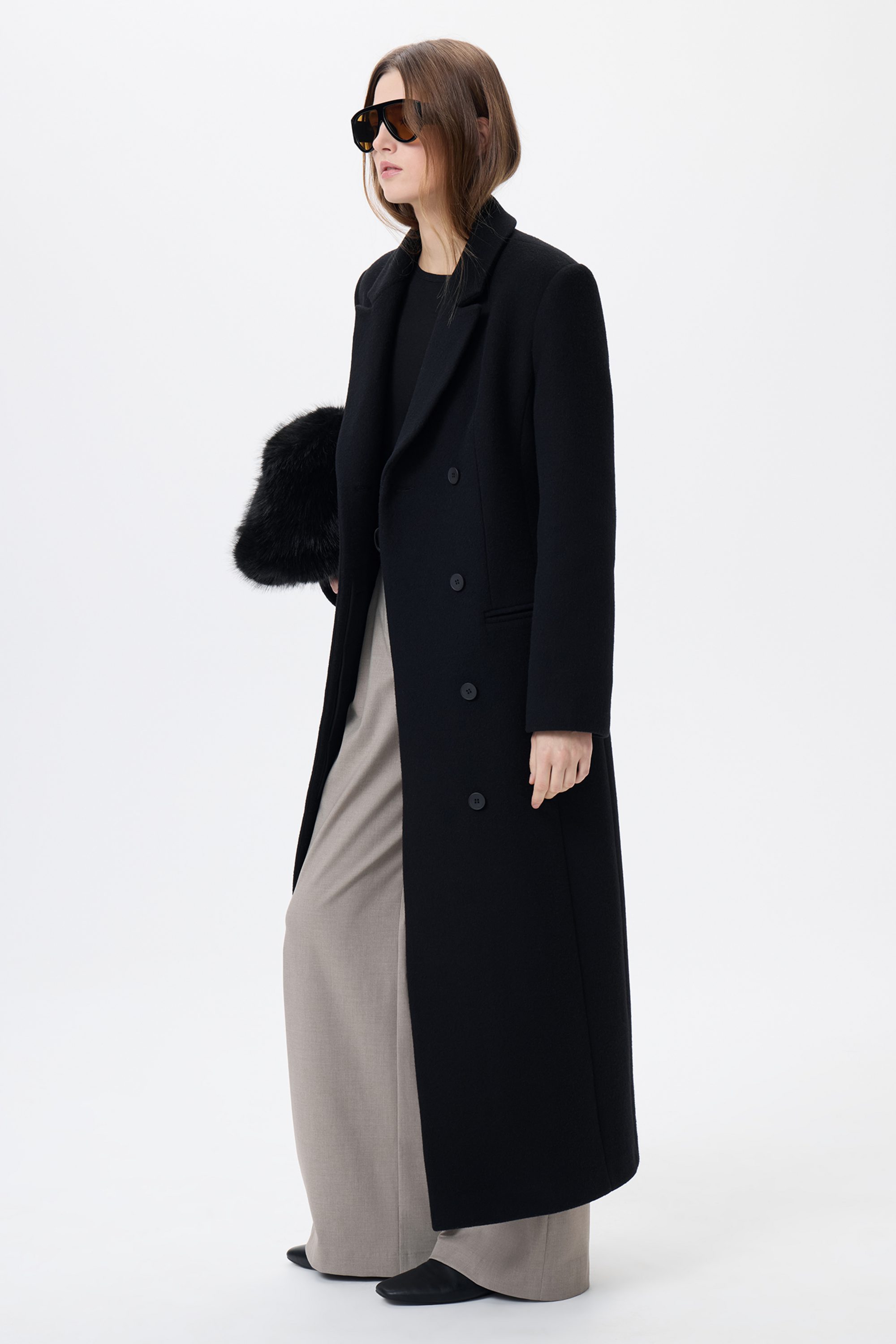 Брюки бежевые с защипами свободного силуэта