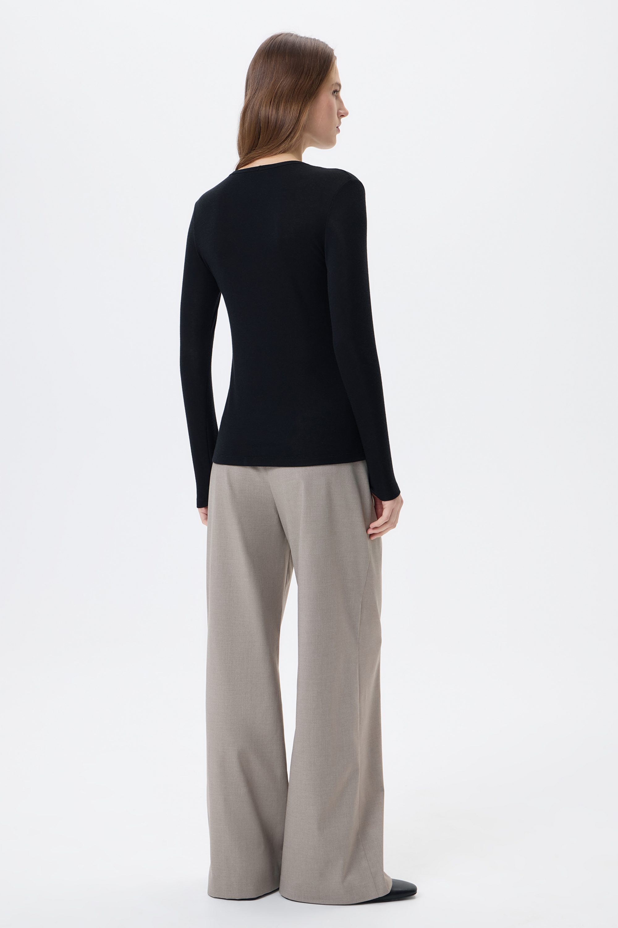 Лонгслив черный из тонкого трикотажа с добавлением шерсти