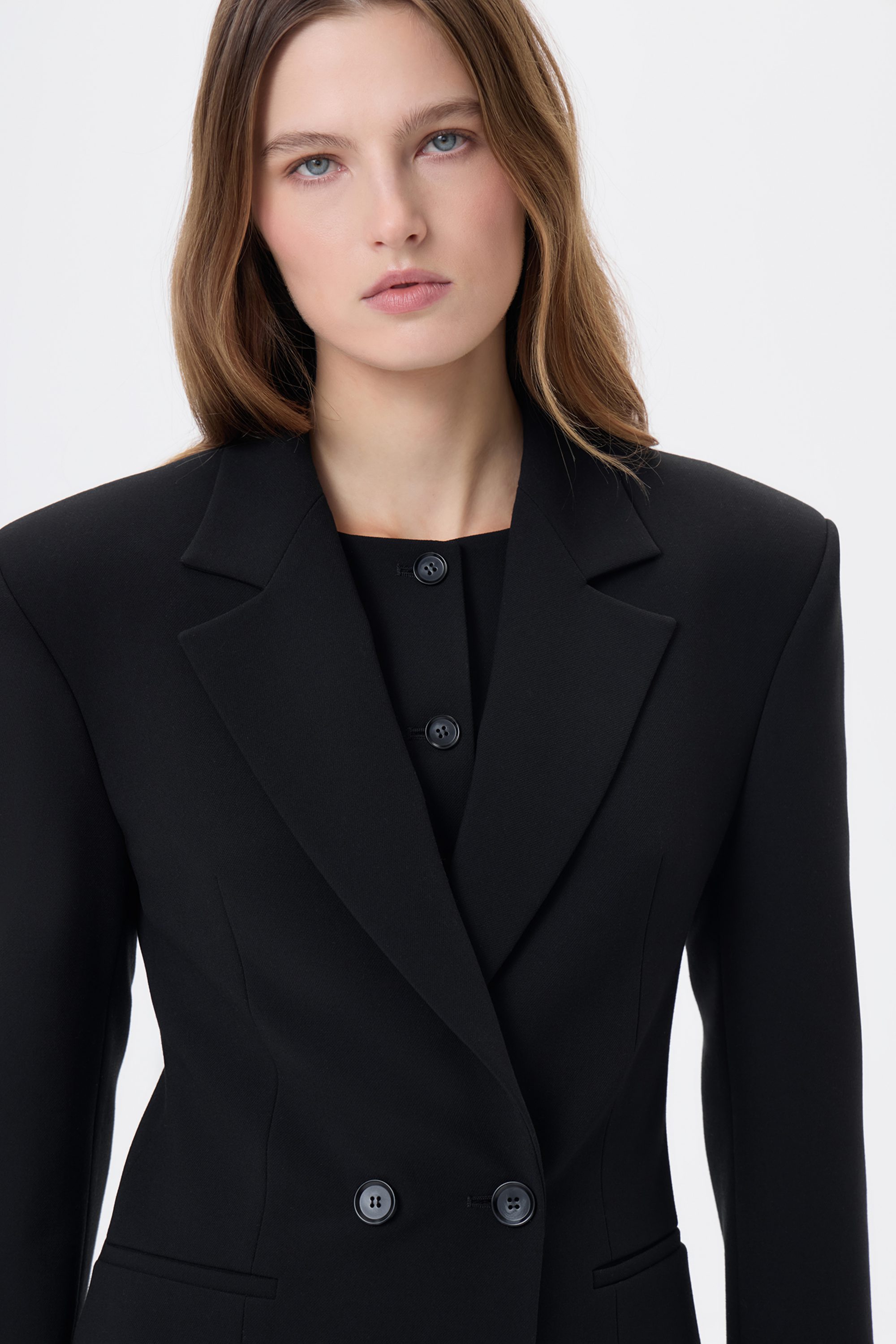 Жакет двубортный приталенный черный