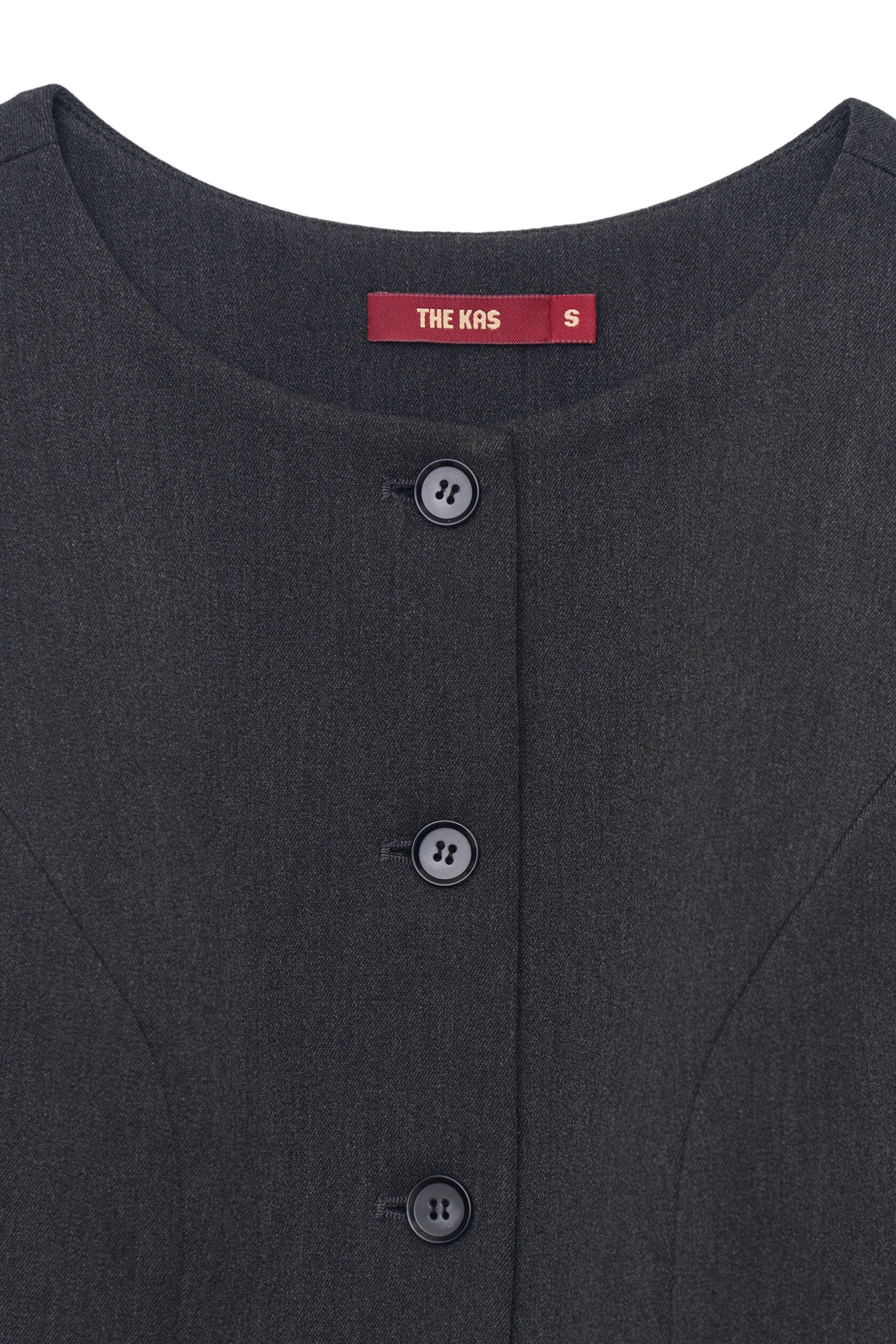 Жилет приталенный серый