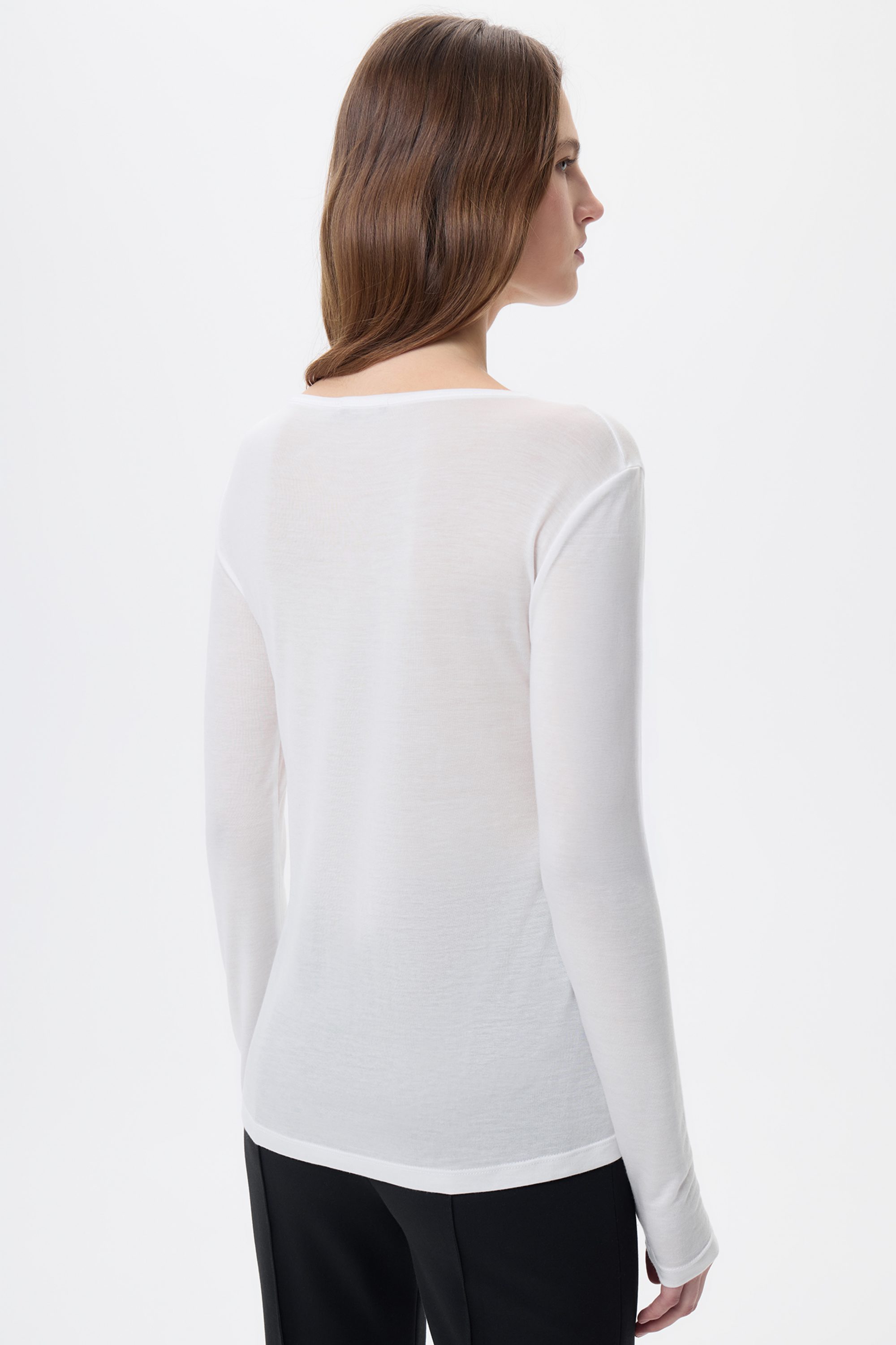 Лонгслив белый из тонкого трикотажа