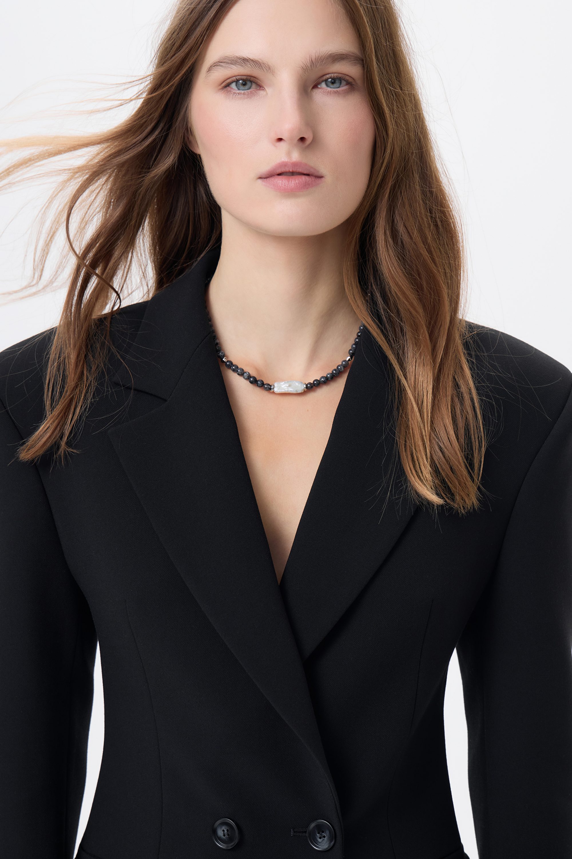 Ожерелье из иолита