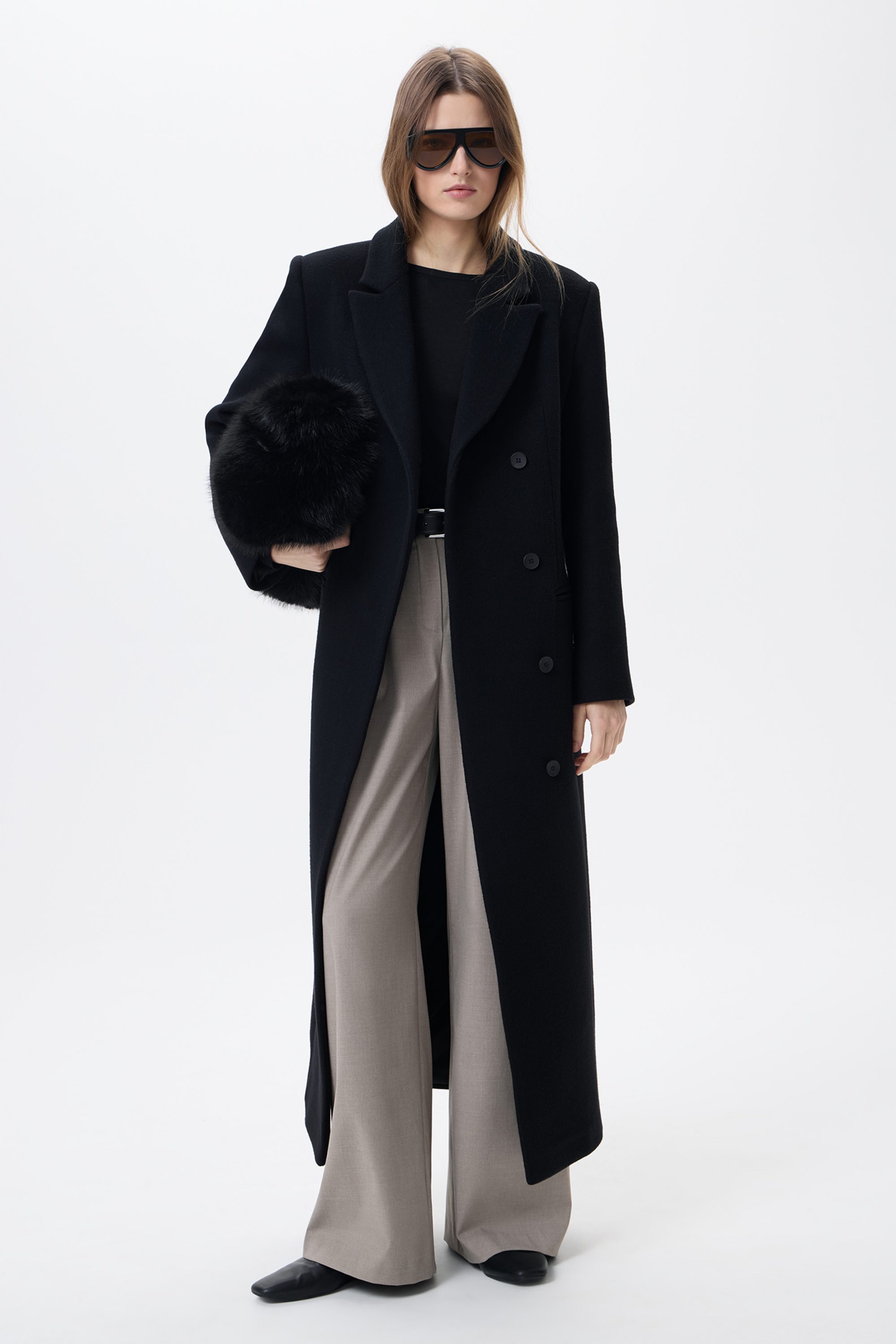 Брюки бежевые с защипами свободного силуэта