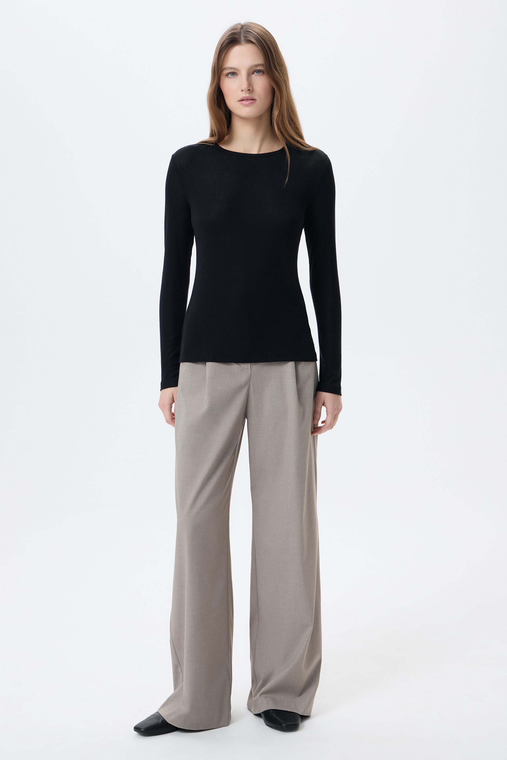 Лонгслив черный из тонкого трикотажа с добавлением шерсти