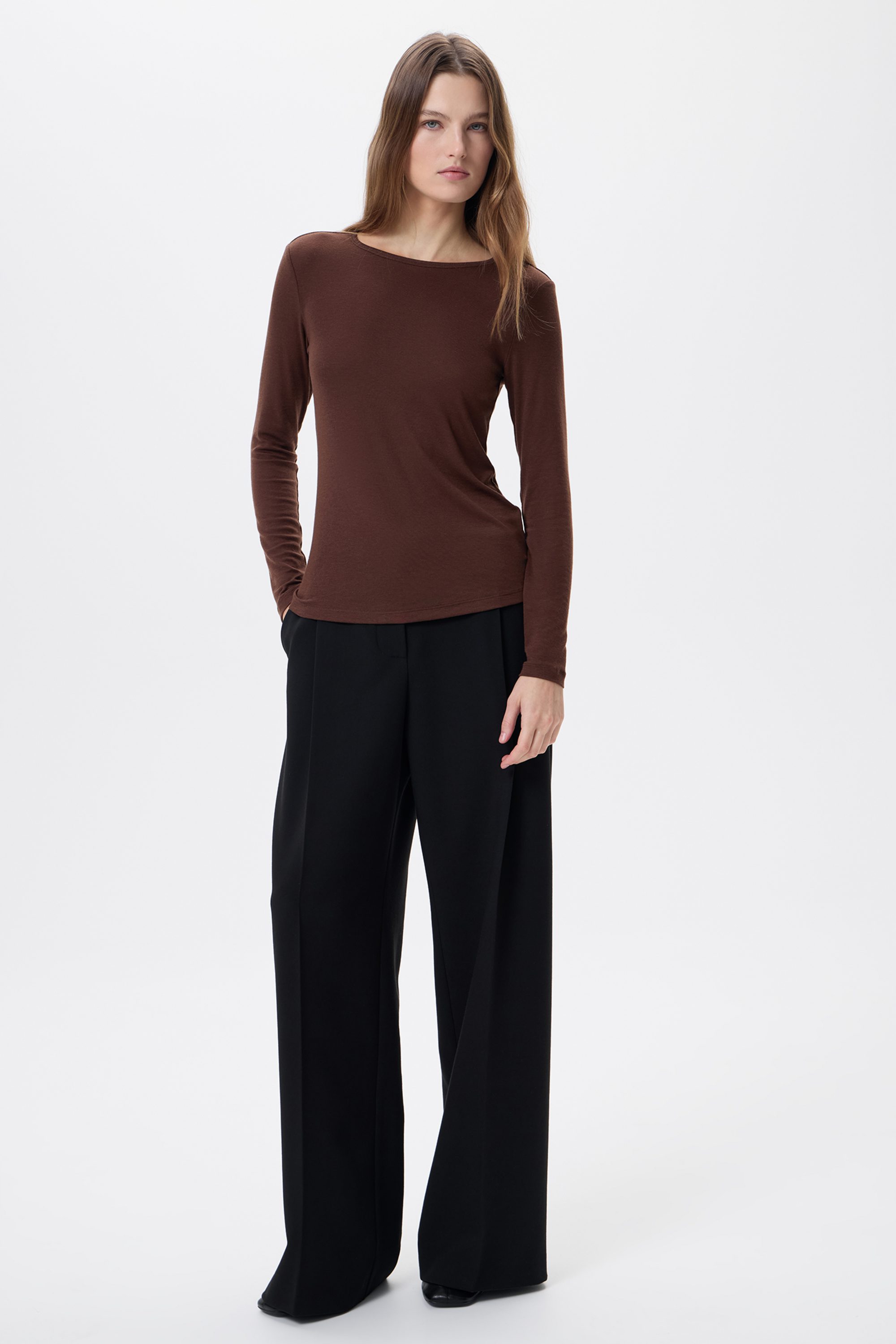 Лонгслив шоколадный из тонкого трикотажа с добавлением шерсти