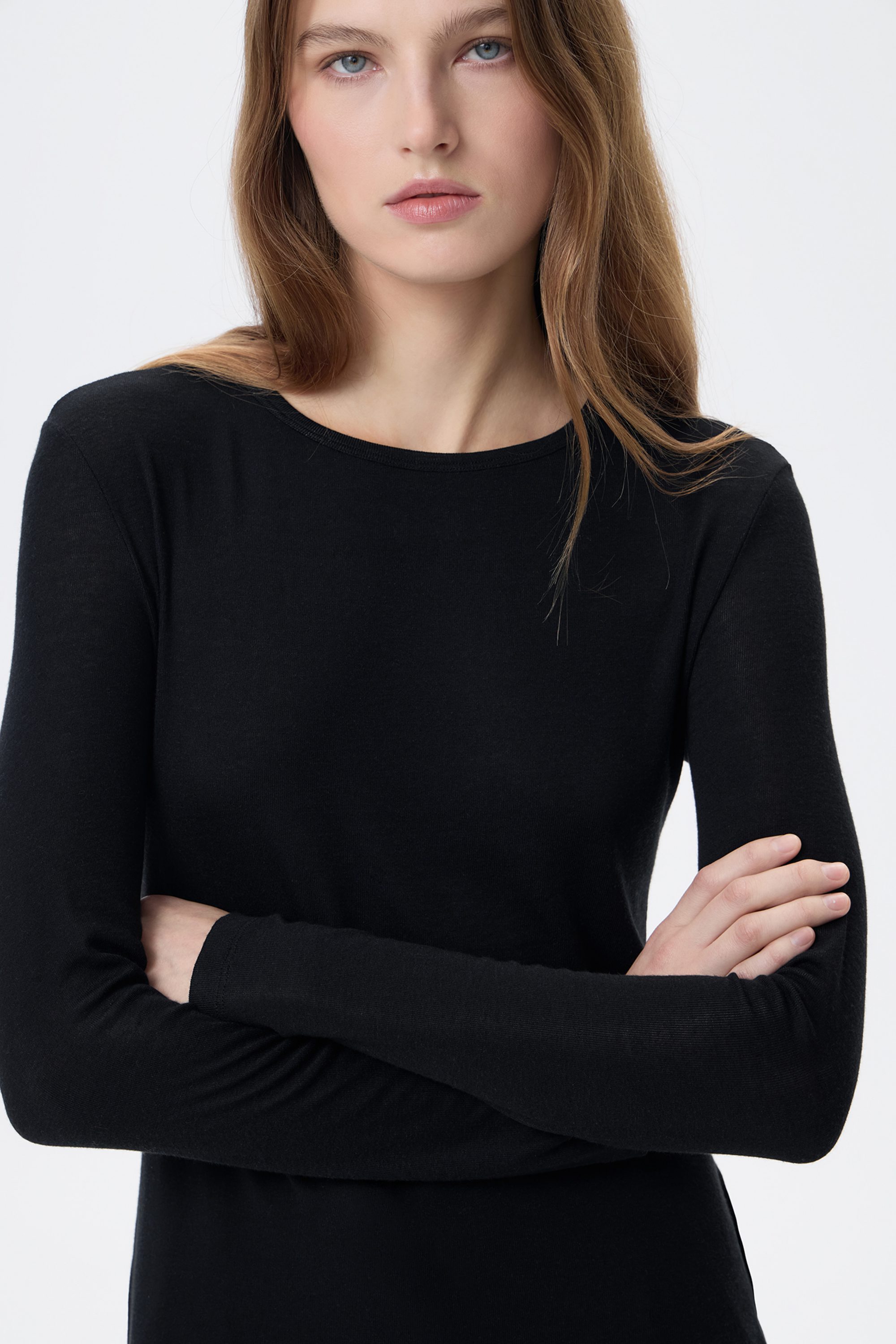 Лонгслив черный из тонкого трикотажа с добавлением шерсти