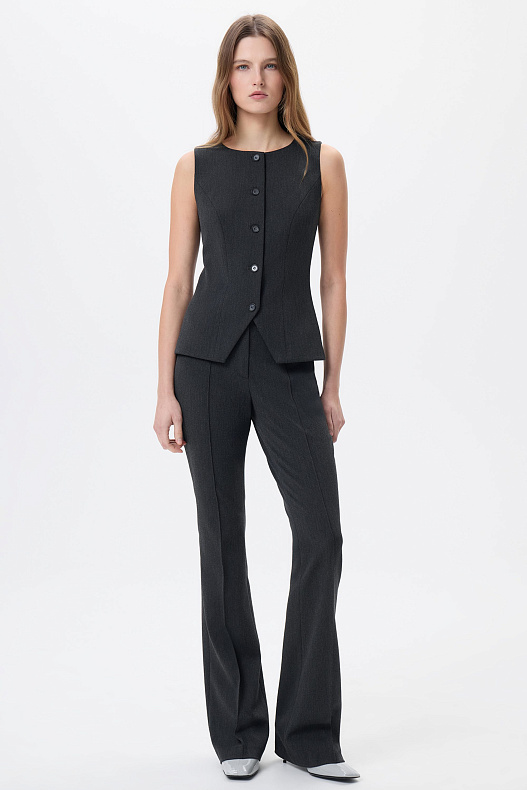 Жилет приталенный серый