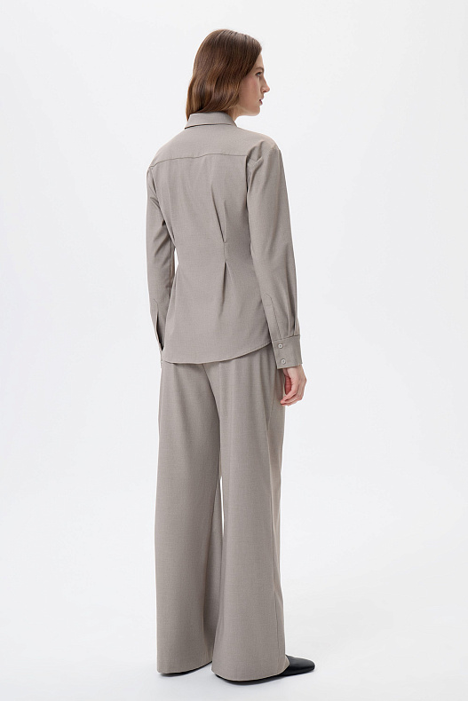 Рубашка бежевая с защипами